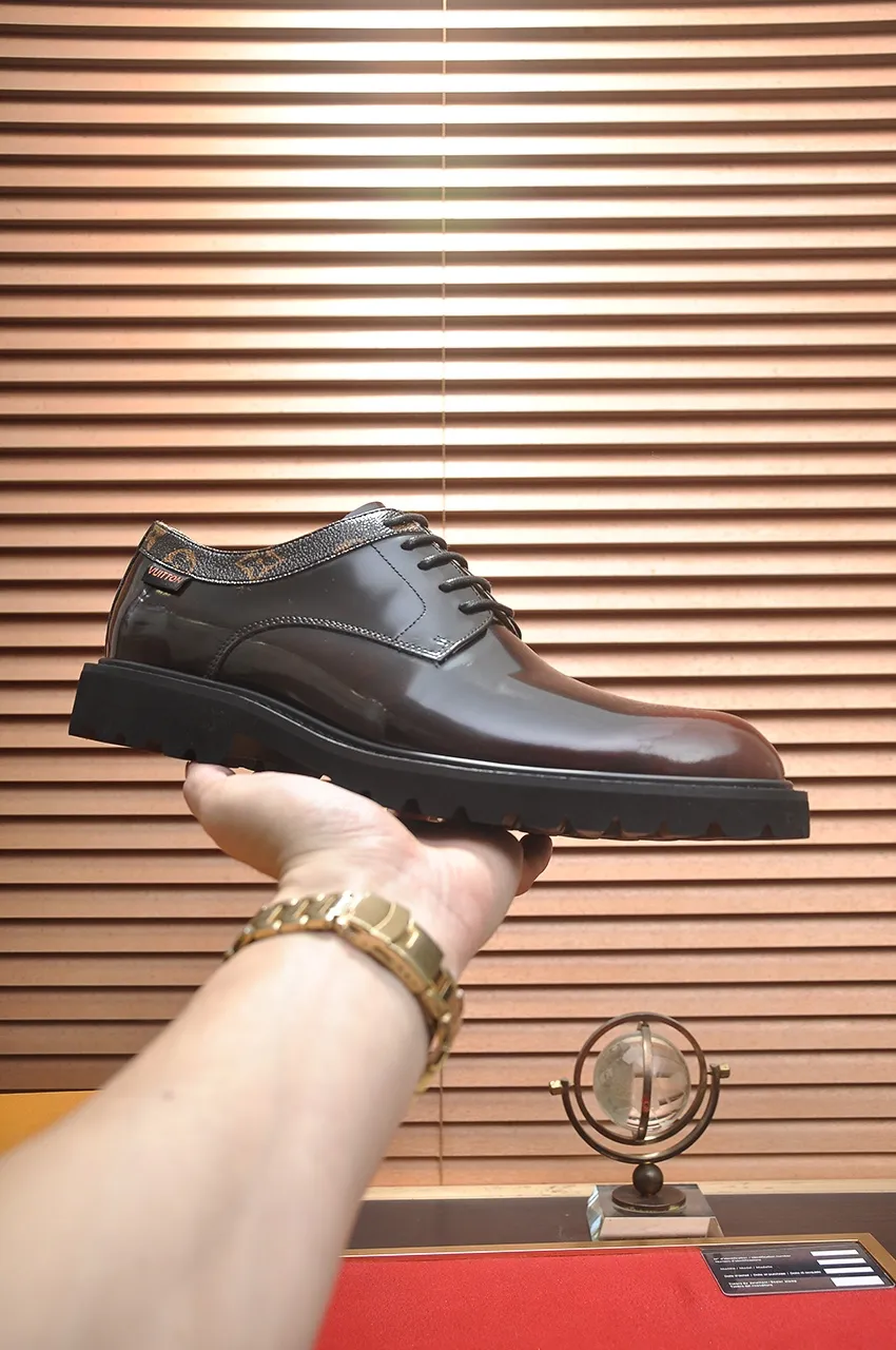 Men's men's shoes 💰560💶 [LV] (original single cowhide lining) 🍀LV's latest genuine leather business suit shoes are launched simultaneously on the official website. The first-layer cowhide imported from Italy is made of heavy gold, 💥1:1 rubber outsole from the official website. Versatile to wear, high-end without losing class, and the color combination is extraordinary. This four-season style is alluring when worn on your feet, showing off your big-name flair. Standard code 38-44 (45 customized)